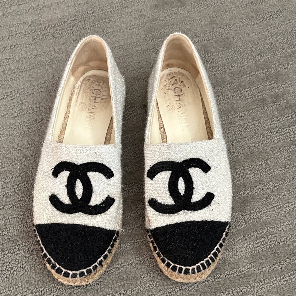 CHANEL Espadrilles - Black and Cream